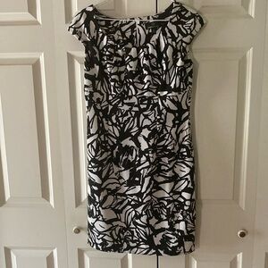 Ronni Nicole capped sleeve black & white  print dress women’s 10 cocktail